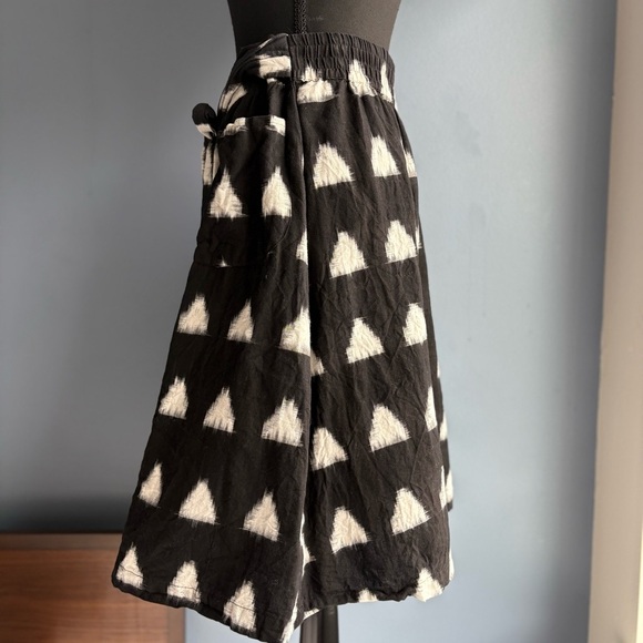 Passion Lilie Black & White Tie Waist Knee Length A-Line Skirt w Pockets - Picture 5 of 14
